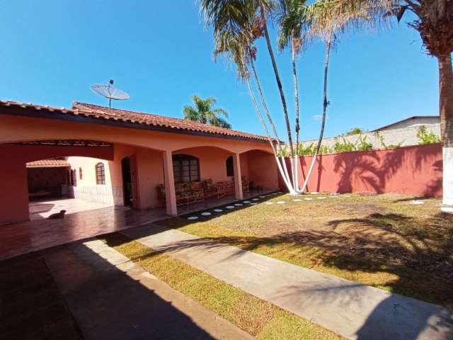 Casa com edicula a venda em itanhaém lote inteiro a 700m do mar .