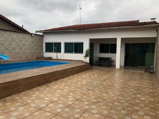 Casa com piscina a venda em itanhaém á 600m do mar .