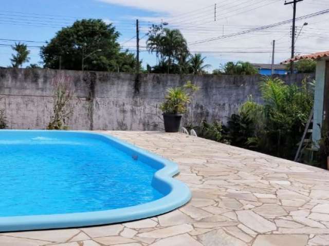 Casa com piscina á venda em Itanhaém - litoral de SP .