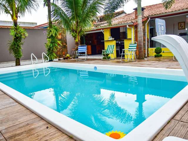 Casa com piscina a venda em Itanhaém, litoral sul de SP.