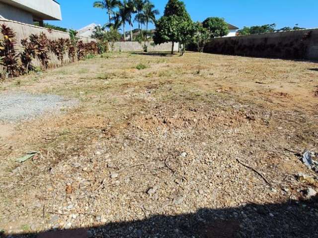 Terreno em condomínio fechado com 1070m²- peruíbe/sp.