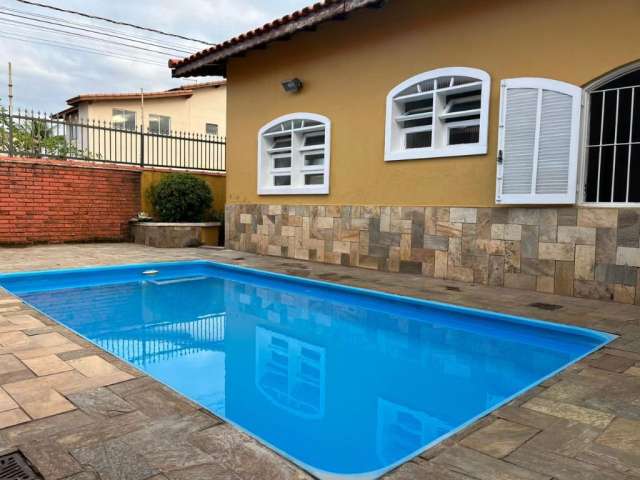 Casa com piscina e edicula á venda em Itanhaem , litoral sul de SP .