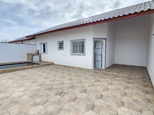 Casa com piscina a venda em itanhaém á 1300m do mar