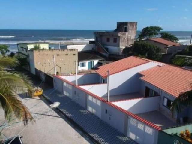 Belíssima casa localizada no bairro Campos Elíseos - lado praia.