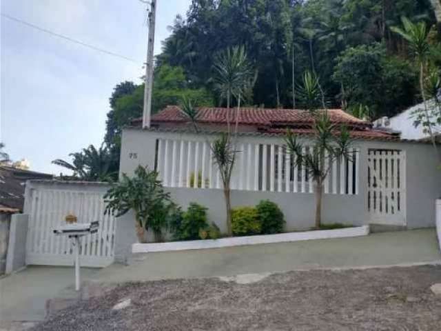 Excelente casa localizada no bairro Pedreira, em Mongaguá