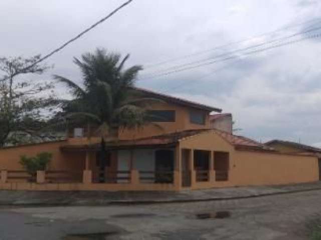 Excelente casa localizada no bairro Jamaica - em frente ao mar