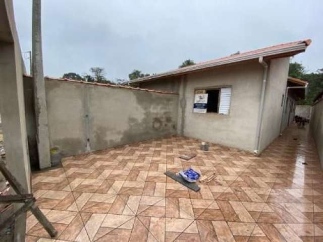 Excelente casa localizada no bairro Savoy - com piscina e churrasqueira.