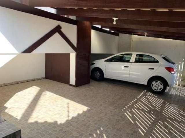 Excelente casa localizada no bairro Praia dos Sonhos