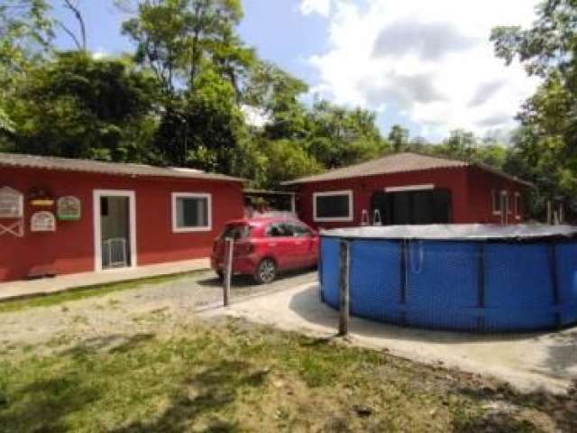 Excelente chácara localizada no bairro Recanto Indaiá - Possui piscina, churrasqueira, casa de caseiro.