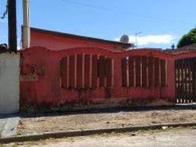 Casa localizada no bairro Balneário Gaivota - lado praia em rua calçada .