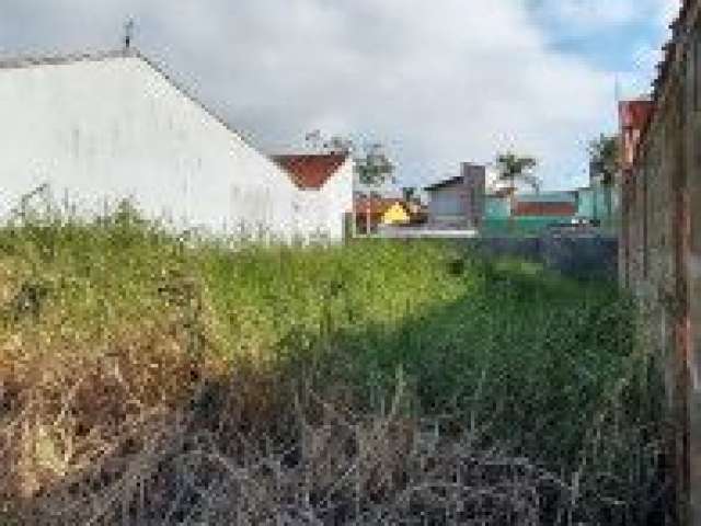 Excelente terreno localizado no bairro Balneário Beatriz, em Itanhaém - lado praia, em rua calçada.