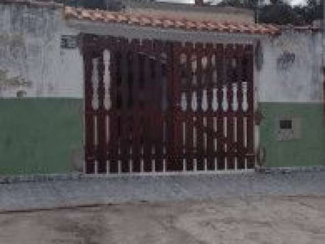 Casa + terreno no Jardim Califórnia, em Itanhaém - lado praia, possui churrasqueira.