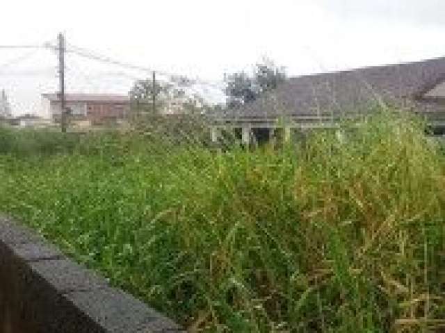 Terreno de esquina no bairro São Fernando em Itanhaém, localizado lado praia à 1,2 km do mar, em rua calçada.