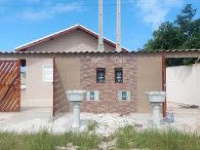 Excelente casa no Jardim Jamaica, em Itanhaém - localizada lado praia, em rua calçada.