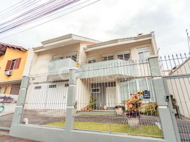 Casa de alto padrão com 4 quartos à venda