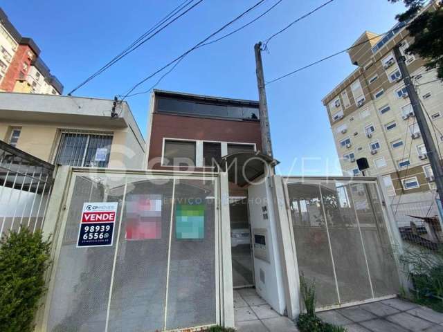 Casa com 3 quartos à venda na Rua Juruá, 106, Jardim São Pedro, Porto Alegre, 228 m2 por R$ 680.000