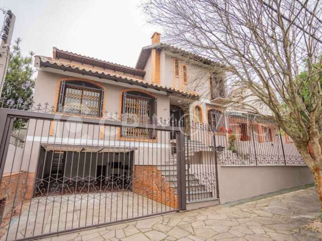 Casa com 3 quartos à venda na Rua Congo, 321, Vila Ipiranga, Porto Alegre, 284 m2 por R$ 990.000