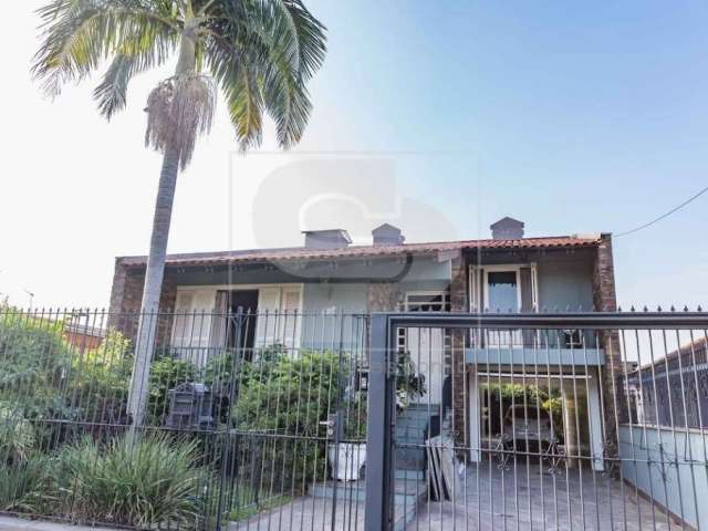 Casa com 4 quartos à venda na Rua Desembargador Solon Macedônia Soares, 150, São Sebastião, Porto Alegre, 282 m2 por R$ 899.000