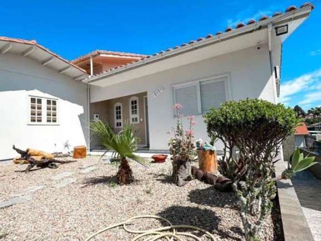 Casa para Venda em Criciúma, Vila Floresta, 4 dormitórios, 1 suíte, 3 banheiros, 3 vagas