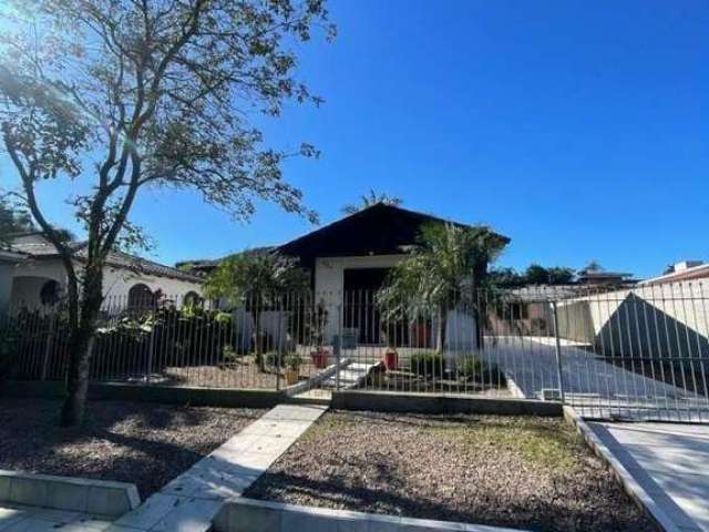 Casa para Venda em Criciúma, Pinheirinho, 4 dormitórios, 1 suíte, 3 banheiros