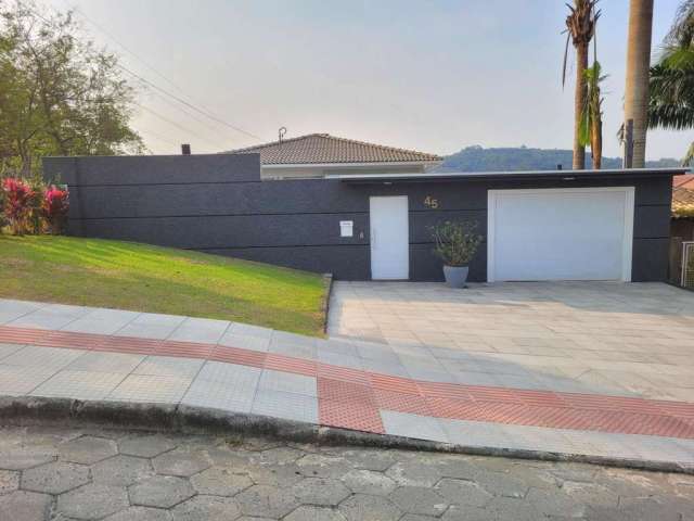 Casa com piscina a venda no bairro Ceará em Criciúma.