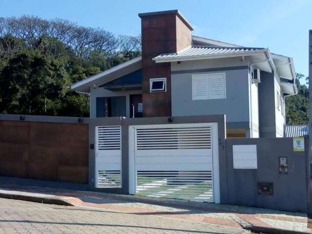 Casa para Venda em Criciúma, Argentina, 3 dormitórios, 1 suíte, 2 banheiros, 2 vagas