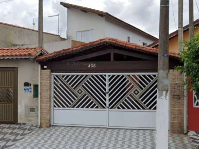 Casa gemina da no Solemar em Praia Grande SP.