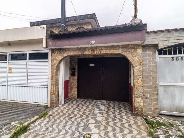 Casa de 2 dormitórios em condomínio no Boqueirão em Praia Grande