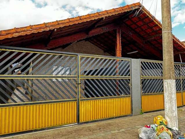 Imperdível Casa à Venda em Praia Grande-SP, Bairro Maracanã  2 Quartos, 1 Suíte, 2 Banheiros, 2 Vagas de Garagem  75m²