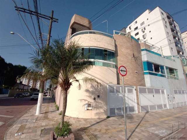 Sobrado triplex a 350m da praia  Tupi em Praia Grande SP