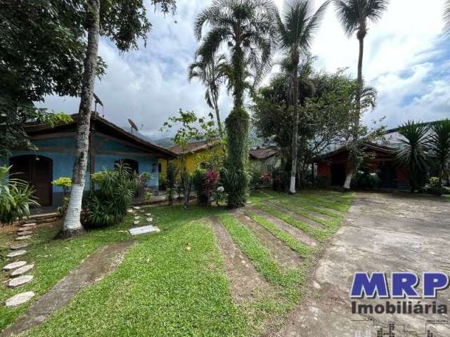 Casa a venda em Ubatuba, dentro de condomínio no bairro do Sertão da Quina a 3 km Praia de Maranduba.