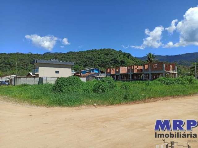 Lote em Ubatuba, 700 metros praia da Maranduba, com escritura, 590m² de Esquina e aterrado