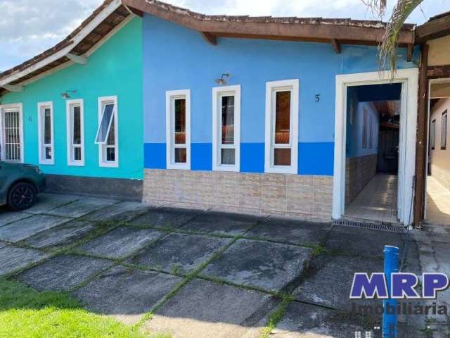 Casa em condomínio na Praia do Sapê, Ubatuba. Localizada à 200 metros da praia.