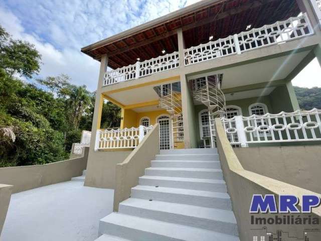 Casa com vista mar à venda na Lagoinha em Ubatuba, em condomínio, oportunidade.