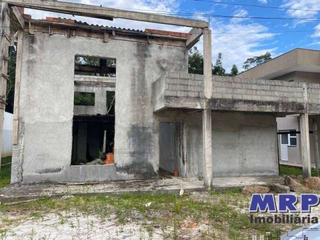 Casa á venda em Ubatuba. Em obras, condomínio fechado. Praia da Lagoinha.