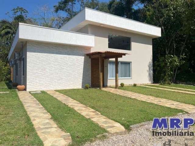 Casa alto padrão à venda em Ubatuba, em condomínio fechado na Praia da Lagoinha.