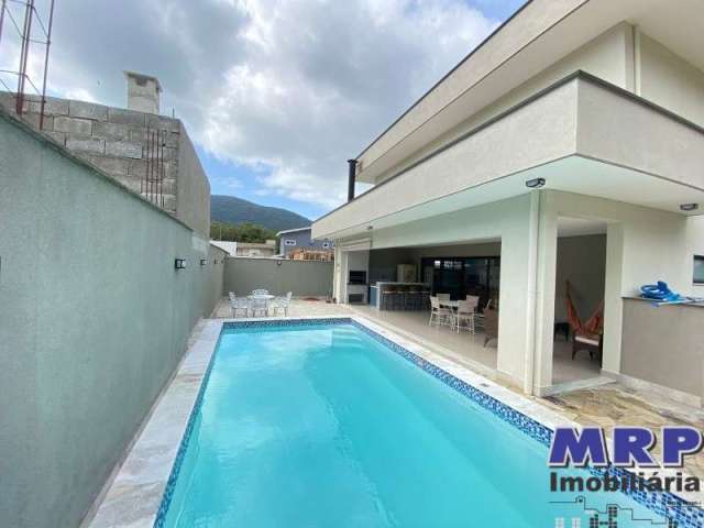 Casa em condomínio em Ubatuba. Praia da Lagoinha. 4 dormitórios. Alto padrão. Com piscina.