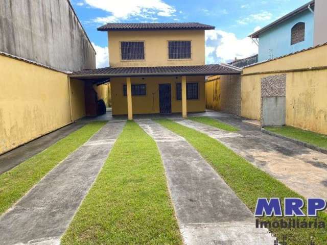 Casa a venda em Ubatuba a 850 metros da praia do sapê, com 4 dormitórios e quintal !