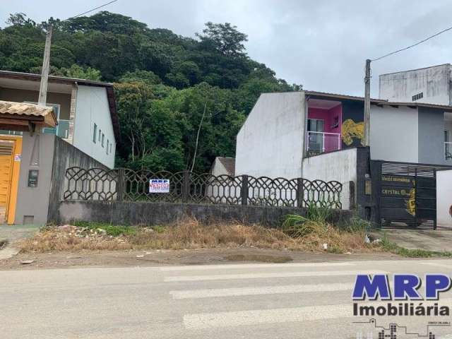 Terreno a venda em Ubatuba no bairro do Jardim Beira Rio. Documentação ok.