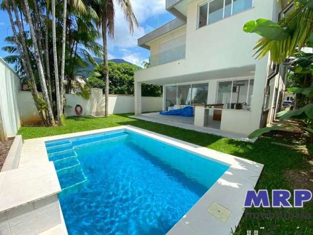 Casa à venda na Praia da Lagoinha em Ubatuba, Condomínio. Casa alto padrão.