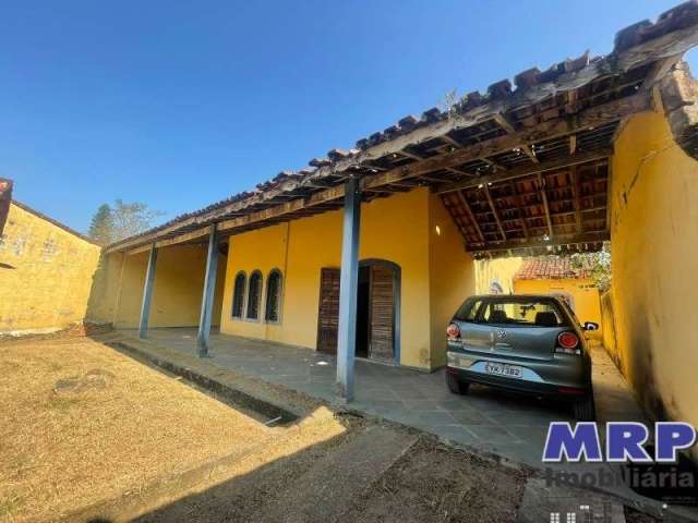 Casa a venda em Ubatuba, com 3 suítes no bairro do Sertão da Quina a 3 km da Praia de Maranduba.