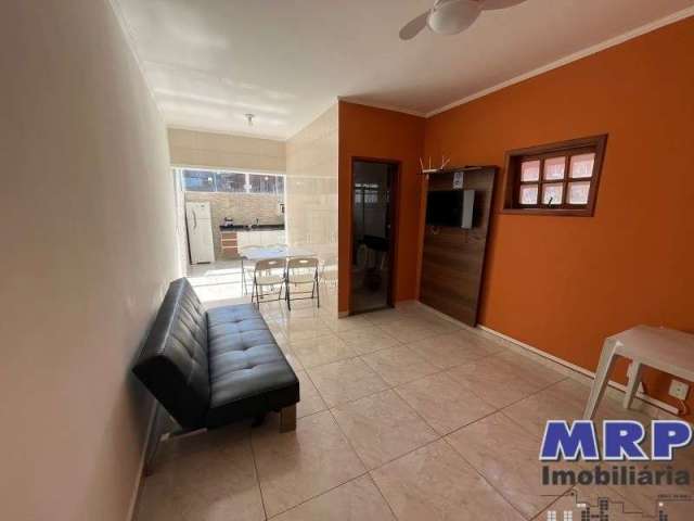 Apartamento a venda com 1 dormitório em Ubatuba, a 200 metros da Praia do Sapê, condomínio com piscina.