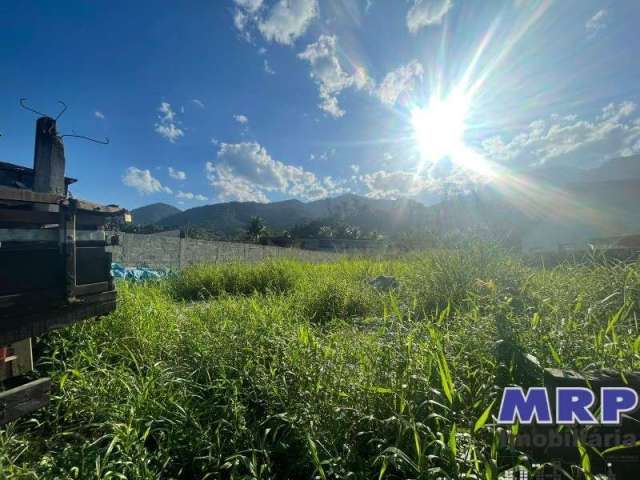 Terreno a venda em Ubatuba, Bairro residencial a 3 km da Praia da Maranduba.