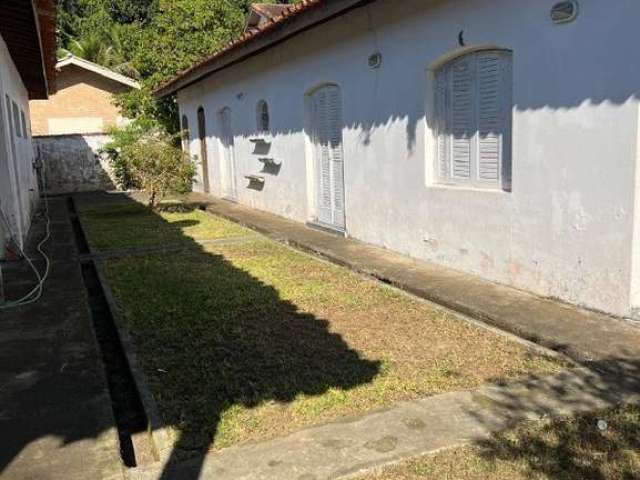 Casa á venda no Lázaro, em Ubatuba. Com 6 dormitórios. Aceita financiamento.