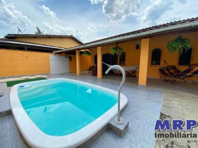 Casa à venda em Ubatuba. 3 dormitórios. Com piscina. Sertão da Quina.