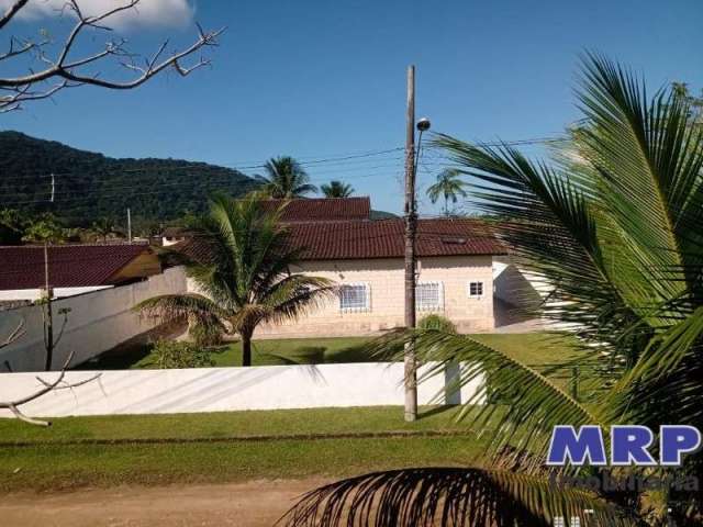 Casa com 5 suítes na Praia da Lagoinha em Ubatuba. Casa com quintal.