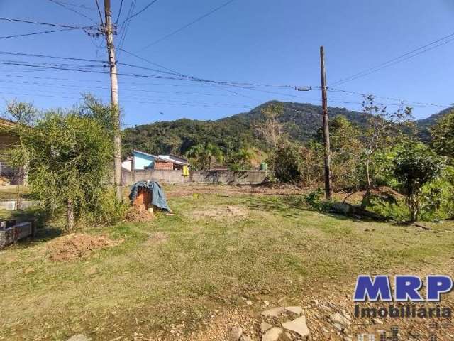 Terreno á venda na Praia da Lagoinha. Ubatuba. Com escritura. Oportunidade.