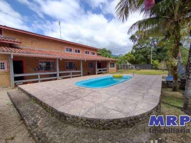 Casa em Ubatuba, na praia do Sapê. Casa com piscina. Tem escritura.