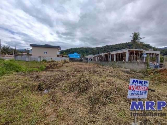 Lote em Ubatuba, 700 metros praia da maranduba, com escritura, 396m² e aterrado.