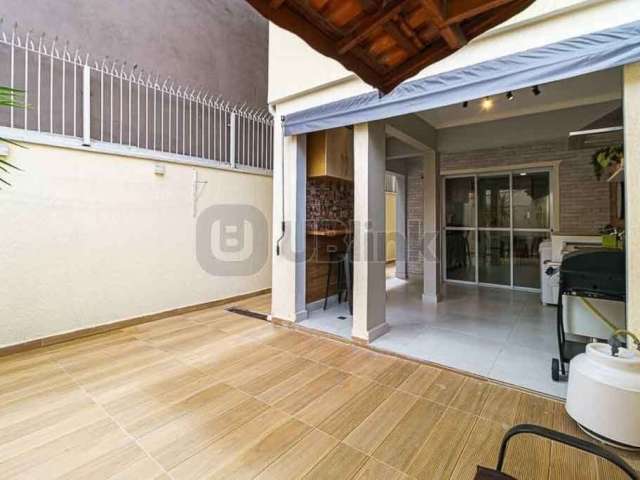 Casa com 3 quartos à venda na Rua Comprida, 145, Vila Mazzei, São Paulo, 178 m2 por R$ 930.000